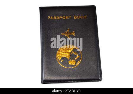 Livre de passeport noir avec un avion et la terre du globe sur sa couverture, concept de voyage et de tourisme, livre de passeport universel pour protéger le passeport Identifiant Banque D'Images