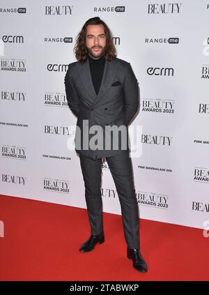 Pete Wicks assiste aux Beauty Awards 2023, à City Central au HAC, Honourable Artillery Club à Londres, Angleterre. ROYAUME-UNI. Lundi 27 novembre 2023 - BANG MEDIA INTERNATIONAL FAMOUS PICTURES 28 HOLMES ROAD LONDON NW5 3AB ROYAUME-UNI tel 44 0 02 7485 1005 email : picturesfamous.uk.com Copyright : xJamesxWarrenx adoco474 crédit : Imago/Alamy Live News Banque D'Images