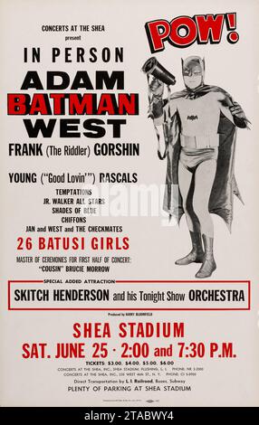 Batman - en personne, Adam West, Young Rascals, Temptations - Shea Stadium concert Poster (concerts aux Shea Presents, 1966) Banque D'Images