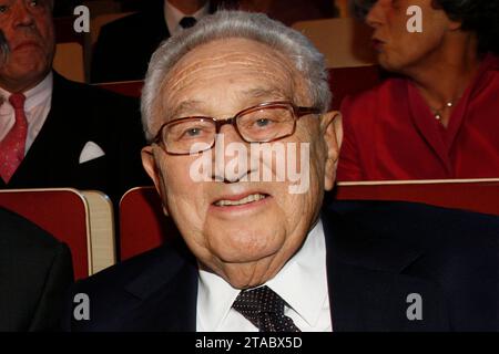 Ehemailger US Aussenminister Henry KISSINGER im Alter von 100 Jahren gestorben. ARCHIVFOTO Henry KISSINGER, USA, ehemaliger US-Aussenminister, Empfang der Wochenzeitung Die Zeit und der Zeit-Stiftung fuer Altbundeskanzler Helmut Schmidt aus Anlass seines 90. Geburtstags, In der Bucerius Law-School à Hambourg, 22.01.2009 *** ancien secrétaire d'État américain Henry KISSINGER décédé à l'âge de 100 ans PHOTO D'ARCHIVES Henry KISSINGER, USA, ancien secrétaire d'État américain, réception organisée par l'hebdomadaire Die Zeit et la Fondation Zeit pour l'ancien chancelier allemand Helmut Schmidt à l'occasion de Banque D'Images