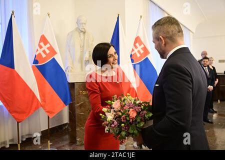 Prague, République tchèque. 30 novembre 2023. La Présidente de la Chambre des députés Marketa Pekarova Adamova (TOP 09), à gauche, rencontre le Président du Parlement slovaque Peter Pellegrini (Hlas-SD) dans le cadre de sa visite de travail en Tchéquie, Prague, le 30 novembre 2023. Crédit : Roman Vondrous/CTK photo/Alamy Live News Banque D'Images