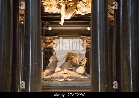 Tombe de St. Hedwige dans le sanctuaire de St Jadwiga à Trzebnica, Pologne © Wojciech Strozyk / Alamy stock photo Banque D'Images