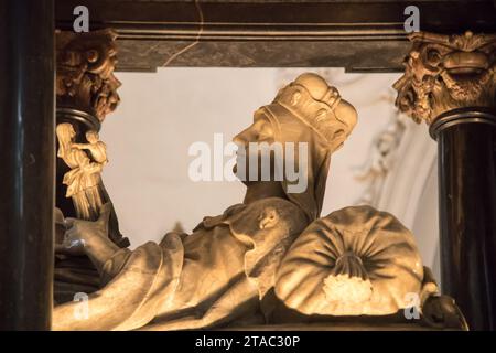 Tombe de St. Hedwige dans le sanctuaire de St Jadwiga à Trzebnica, Pologne © Wojciech Strozyk / Alamy stock photo Banque D'Images