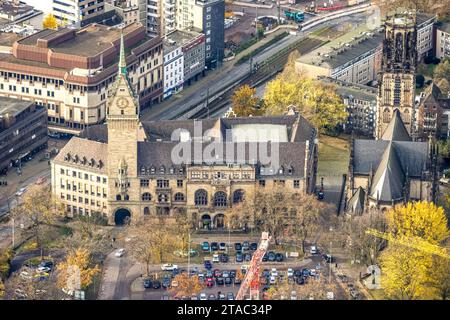 Luftbild, Rathaus und evang. Salvatorkirche, Am Innenhafen, umgeben von herbstlichen Laubbäumen, Altstadt, Duisburg, Ruhrgebiet, Rhénanie-du-Nord-Westphalie, Deutschland ACHTUNGxMINDESTHONORARx60xEURO *** vue aérienne, mairie et église Salvator, au port intérieur, entouré d'arbres caduques automnaux, vieille ville, Duisbourg, région de la Ruhr, Rhénanie du Nord-Westphalie, Allemagne ACHTUNGxMINDESTHONORARx60xEURO crédit : Imago/Alamy Live News Banque D'Images