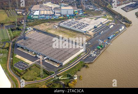 Luftbild, logport VI Sechs Industriegebiet Logistikdienste, umgeben von herbstlichen Laubbäumen, Alt-Walsum, Duisburg, Ruhrgebiet, Nordrhein-Westfalen, Deutschland ACHTUNGxMINDESTHONORARx60xEURO *** vue aérienne, logport VI six Industrial Area Logistics Services, entouré d'arbres caduques d'automne, Alt Walsum, Duisburg, Ruhr Area, Rhénanie du Nord-Westphalie, Allemagne ATTENTIONxMINDESTHONORARx60xEURO crédit : Imago/Alamy Live News Banque D'Images