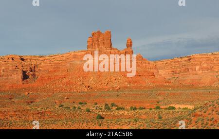 les formations rocheuses rouges érodées de de gaulle et de ses troupes dans la vallée des dieux, utah Banque D'Images