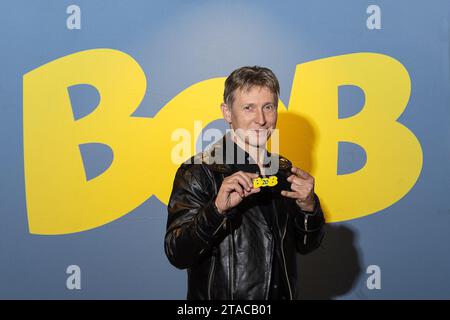 Bruxelles, Belgique. 30 novembre 2023. Le chanteur Helmut Lotti alias Helmut Lotigiers photographié lors de la présentation de la campagne Bob 2023-2024, par l’institut belge pour la sécurité routière et la mobilité VIAS, le jeudi 30 novembre 2023 à Bruxelles. La campagne Bob vise à sensibiliser aux dangers de la conduite en état d'ivresse. BELGA PHOTO JAMES ARTHUR GEKIERE crédit : Belga News Agency/Alamy Live News Banque D'Images