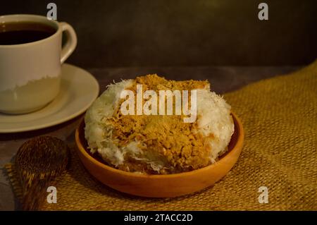 Poudre de riz gluant sur une plaque de bois. Banque D'Images