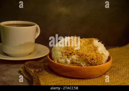 Poudre de riz gluant sur une plaque de bois. Banque D'Images