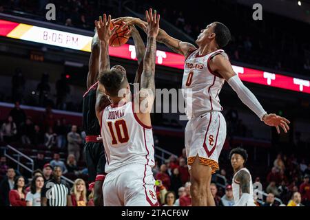 USC Trojans garde Kobe Johnson (0) bloque une tentative de tir de l'attaquant des Eagles de l'est de Washington Cedric Coward (0) lors d'un match de basket-ball masculin de la NCAA, W Banque D'Images