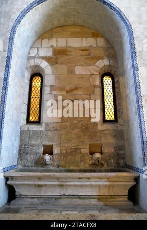 Alcobaça, monastère de Santa Maria (12-18th siècle, gothique et baroque). Sources de cuisine. Site du patrimoine mondial. Leiria, Portugal. Banque D'Images