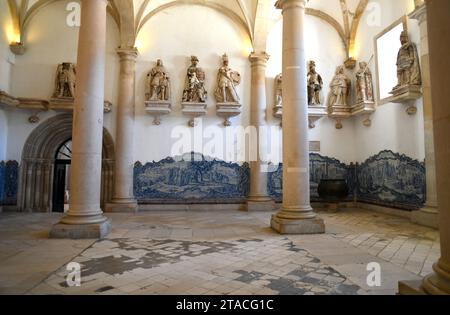 Alcobaça, monastère de Santa Maria (12-18th siècle, gothique et baroque). Chambre King size. Site du patrimoine mondial. Leiria, Portugal. Banque D'Images