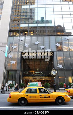 NEW YORK, NEW YORK - 10 NOVEMBRE 2011 : entrée de la Trump Tower sur la 56e rue et la 5e avenue à Manhattan. Banque D'Images