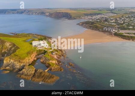 Vue aérienne de Burgh Island Hotel à Bigbury dans le South Hams du Devon, Angleterre. Automne (septembre) 2021. Banque D'Images