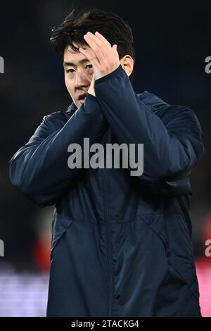 PARIS, FRANCE - NOVEMBRE 28 : Lee Kang-in du PSG applaudit les supporters lors du match de l'UEFA Champions League entre le Paris Saint-Germain et Newcastle United Banque D'Images