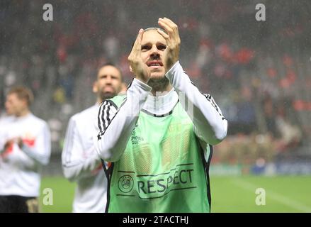 Nach dem Spiel : Dank an die fans mit Christopher Trimmel (FC Union Berlin #28), SC Braga vs 1. FC Union Berlin, saison 2023-24, Fussball, Ligue des Champions, Gruppenphase, 5. Runde, 29.11.2023, Foto : EIBNER/Joerg Niebergall Banque D'Images