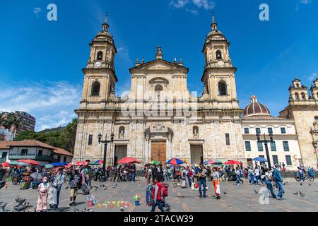 L'entrée principale de la Catedral Primada de Colombia sur la Plaza de Bolívar à Bogotá, en Colombie Banque D'Images