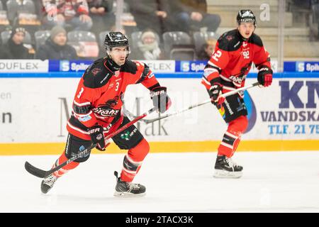 Aalborg, Danemark. 28 novembre 2023. Paul DeNaples (3) des Pirates d'Aalborg vu lors du match de hockey sur glace Metal Liga entre les Pirates d'Aalborg et Rungsted Seier Capital au Sparekassen Danmark Isarena à Aalborg. (Crédit photo : Gonzales photo - Balazs Popal). Banque D'Images
