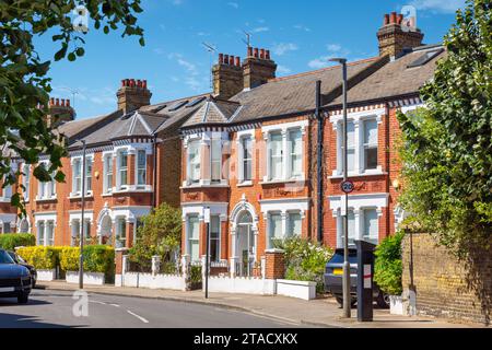 Maisons traditionnelles en terrasse de briques à Londres. Angleterre Banque D'Images