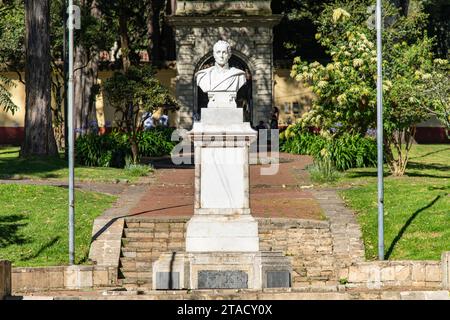 Le mémorial des sculptures en marbre de Simón Bolívar devant le musée Quinta de Bolívar à Bogotá, en Colombie Banque D'Images