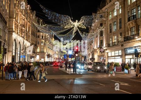 Lumières de Noël sur Regent Street, Londres, Royaume-Uni, 2023 Banque D'Images