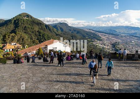 Personnes visitant Montserrate montagne à Bogota, Colombie Banque D'Images