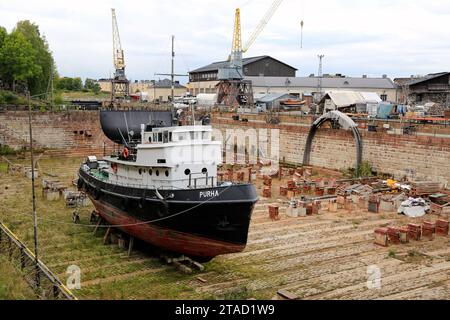 La cale sèche historique de Suomenlinna, Helsinki, est la plus ancienne de Finlande et l'une des plus anciennes cales sèches opérationnelles d'Europe. Vu depuis la plate-forme d'observation Banque D'Images