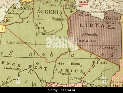 Une carte politique vintage/antique de la région du Sahara, Afrique en sépia. Banque D'Images