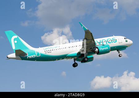 Flynas Airbus A320 NEO de la compagnie aérienne saoudienne décollant de l'aéroport de Lviv pour un vol à destination de Riyad Banque D'Images