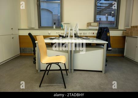 Munich, Allemagne. 22 novembre 2023. Un commissariat de police 11 bureau dans le centre-ville. Crédit : Peter Kneffel/dpa/Alamy Live News Banque D'Images