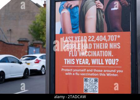 Publicité de vaccination contre la grippe Jabs le 7 novembre 2023 à Birmingham, Royaume-Uni. Il s'agit d'une procédure standard chaque année pour le NHS d'offrir des vaccins contre la grippe. Banque D'Images