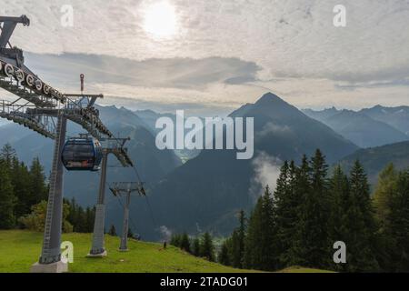 Téléphérique Finkenberger Almbahnen, Mont Penken, Penkenjoch (2.095m) , Communauté Finkenberg, Alpes de Zillertal, vallée de Tux, Tyrol, Autriche Banque D'Images