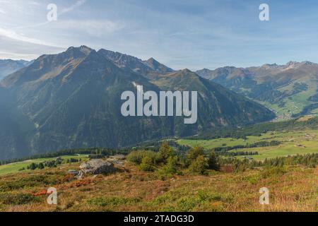 Mont Penken, Penkenjoch (2.095m) , Finkenberg municipalité, Alpes du Zillertal, Vallée de Tux, Tyrol, Autriche Banque D'Images