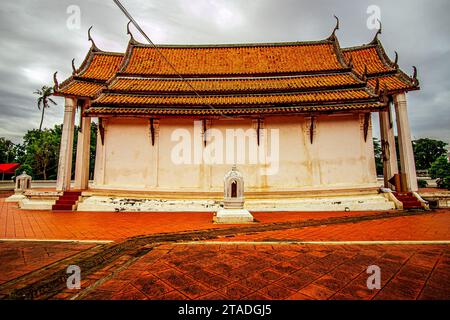 Wat Prasat Nonthaburi - Temple de style Ayutthaya de 400 ans Banque D'Images