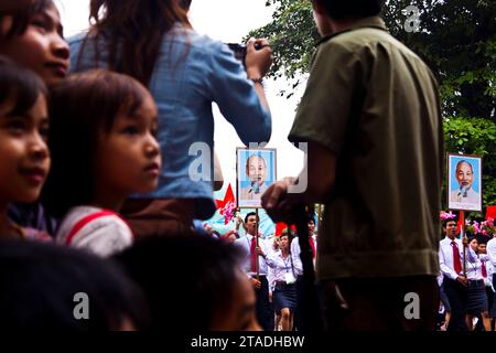 Défilés civils lors des célébrations de l'Annniversary 1000 de Hanoi à Hanoi, Vietnam. Banque D'Images