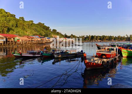 Bateaux, port de pêche, Ngapali, Ngapali Beach, Thandwe, Etat de Rakhine, Myanmar, Birmanie Banque D'Images