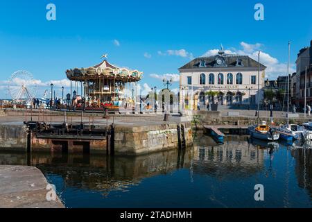 Bassin portuaire, carrousel à partir de 1900, Palais du carrousel 1900, Hôtel de ville, Honfleur, Calvados, Côte fleurie, Basse Normandie, Manche, France Banque D'Images