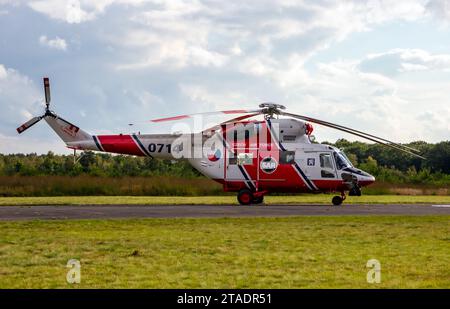 Hélicoptère de recherche et de sauvetage PZL W-3 Sokol de l'armée de l'air tchèque à l'aéroport de Sanicole. Sanicole, Belgique - 10 septembre 2021 Banque D'Images