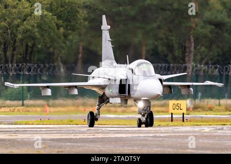 Armée de l'air tchèque Saab Gripen JAS-39 Fighter Jet au sol après avoir atterri à la base aérienne de Kleine-Brogel. Peer, Belgique - 11 septembre 2021 Banque D'Images