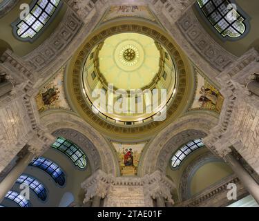 Dôme intérieur du plancher de la rotonde du bâtiment du Capitole de l'État du Kentucky au 700 Capital Avenue à Frankfort, Kentucky Banque D'Images