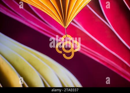 Bonn, Allemagne. 30 novembre 2023. Un logo est accroché dans la vitrine d'un magasin Galeria Kaufhof dans le centre-ville. Crédit : Thomas Banneyer/dpa/Alamy Live News Banque D'Images
