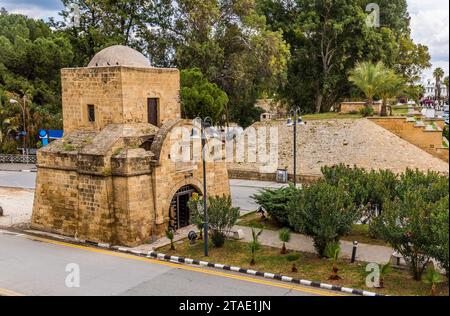 Une vue de la porte Kyrenia dans le nord de Nicosie, Chypre et les vestiges des murs de la ville Banque D'Images