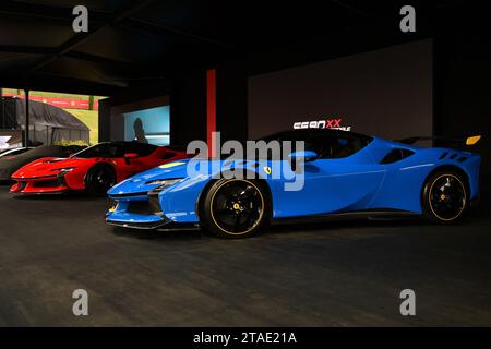 Scarperia, Mugello - 28 octobre 2023 : Ferrari SF90 XX Stradale exposée lors des Ferrari World finals 2023 au circuit de Mugello en Italie. Banque D'Images