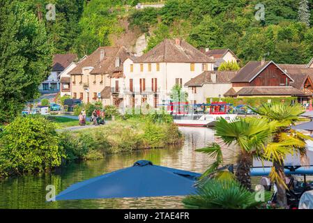 France, Savoie (73), Chanaz, ViaRhôna, cyclistes le long du Canal de Savières Banque D'Images