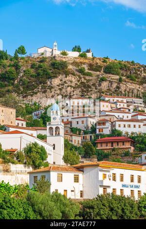 Albanie, province de Vlora, le vieux village de Dhermi construit sur un versant des montagnes Ceraunian Banque D'Images