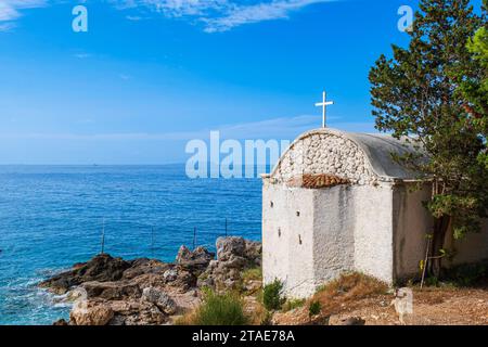 Albanie, province de Vlora, Dhermi, station balnéaire sur la Riviera albanaise, St. Église orthodoxe Nicolas Banque D'Images