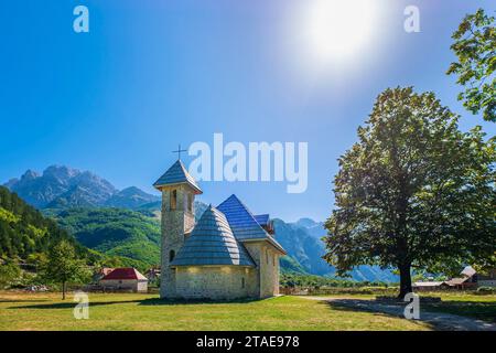 Albanie, province de Shkoder, Parc National de Theth au coeur des Alpes albanaises, Theth, église catholique construite en 1892 et restaurée en 2006 Banque D'Images