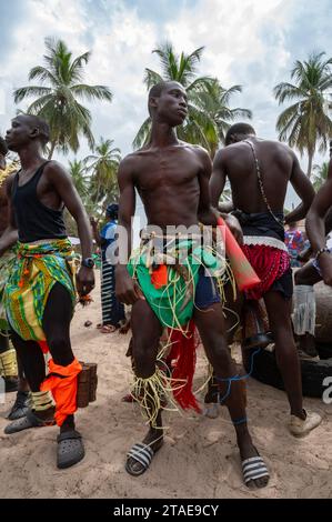 Sénégal, Casamance, Cap Kirring, cérémonie précédant la lutte traditionnelle entre l'ethnie Diola, Banque D'Images