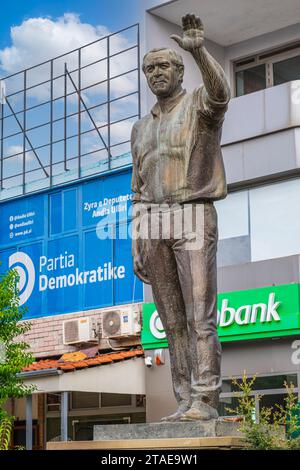 Albanie, province de Durres, Fushe Kruje, statue en hommage au président George W. Bush après sa visite en juin 2007, premier président américain à visiter l'Albanie post-communiste Banque D'Images