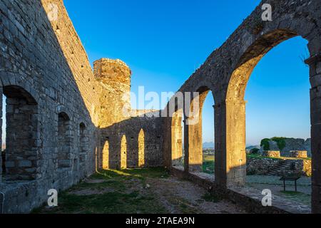 Albanie, Shkoder, château de Rozafa, ruines d'une église catholique vénitienne du 13e siècle, transformée en mosquée Fatih Sultan Mehmet Banque D'Images